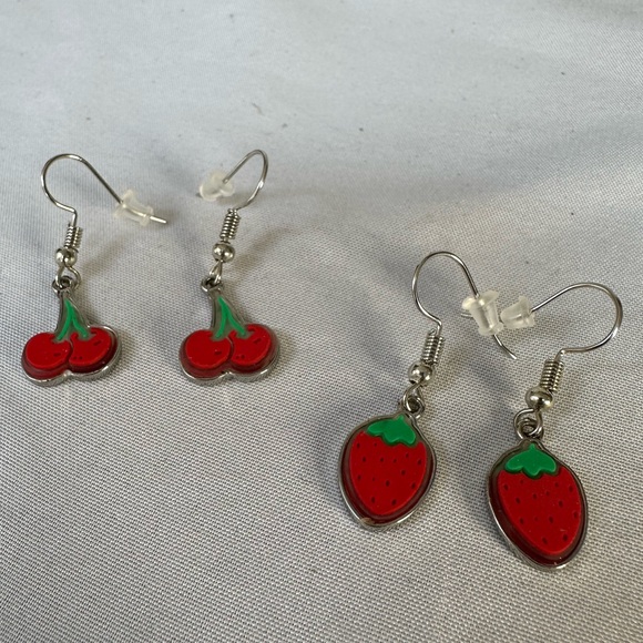 Five pair of tiny fruit earrings - Picture 4 of 5